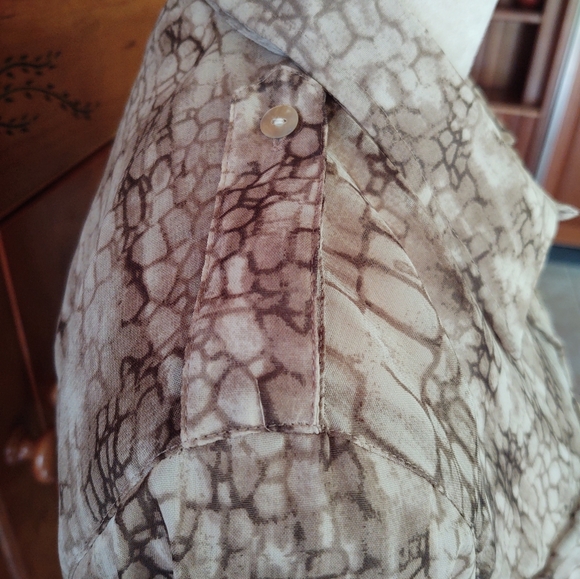 Chico's sheer size 1 women's print shirt - Picture 5 of 6